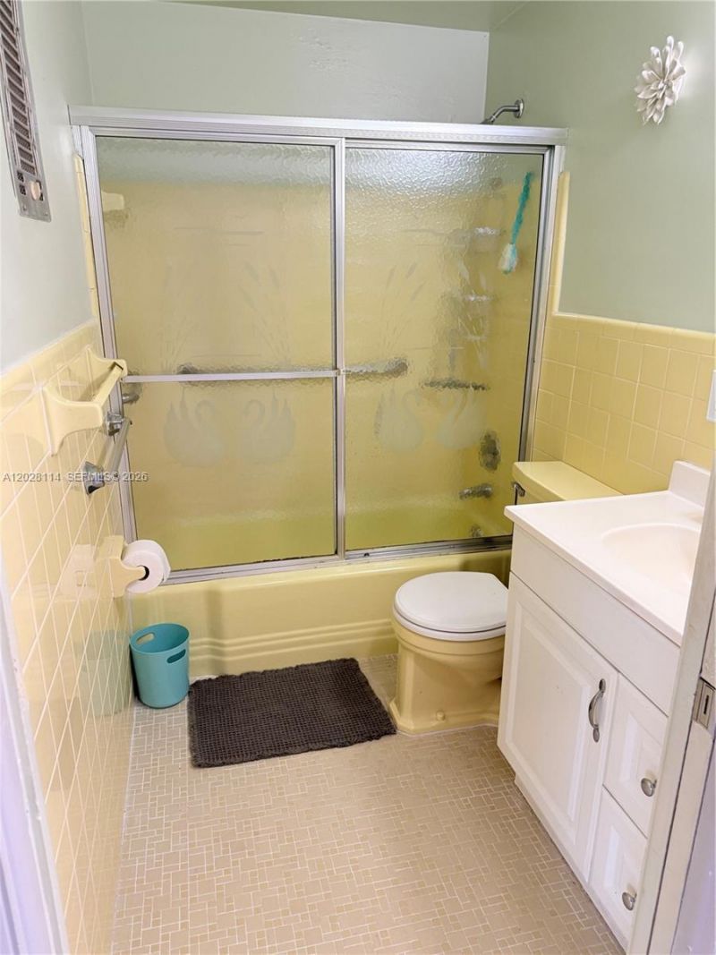725 SW 11 Ave, Unit F8, Hallandale Beach, FL 33009 Photo