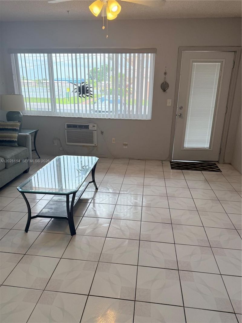 725 SW 11 Ave, Unit F8, Hallandale Beach, FL 33009 Photo