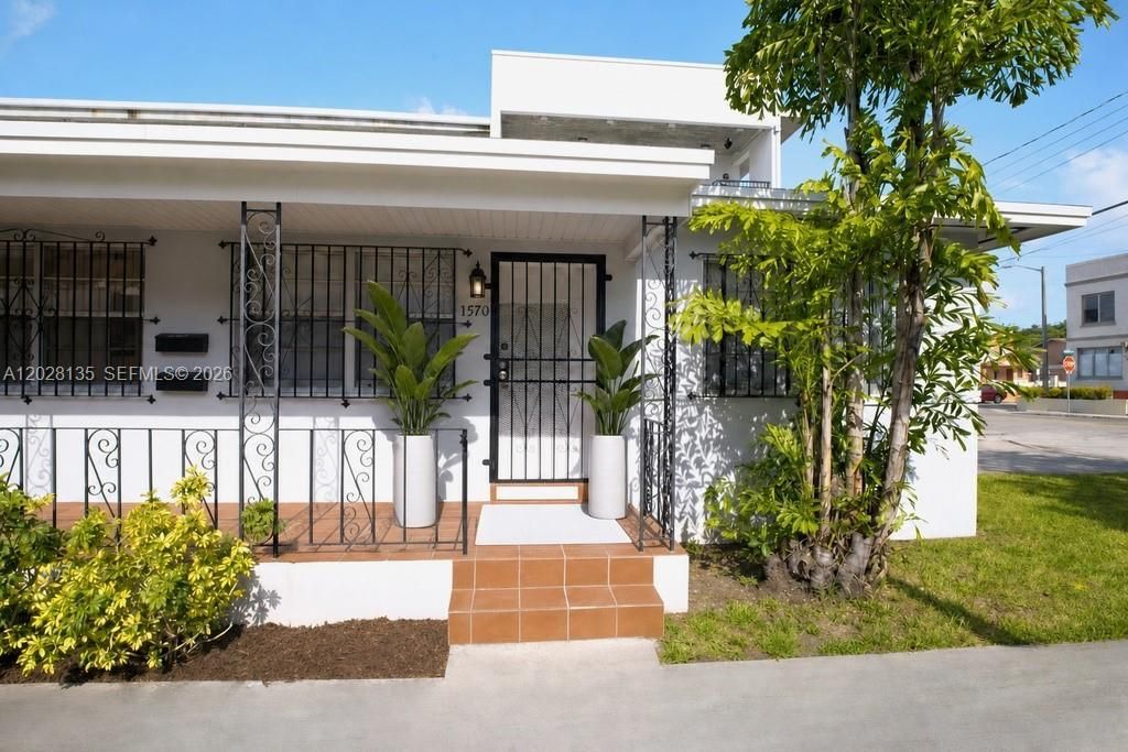 1570 NW 2nd St, Miami, FL 33125 Photo