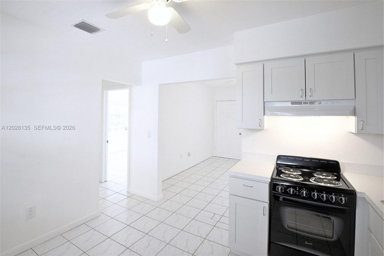 1570 NW 2nd St, Miami, FL 33125 Photo