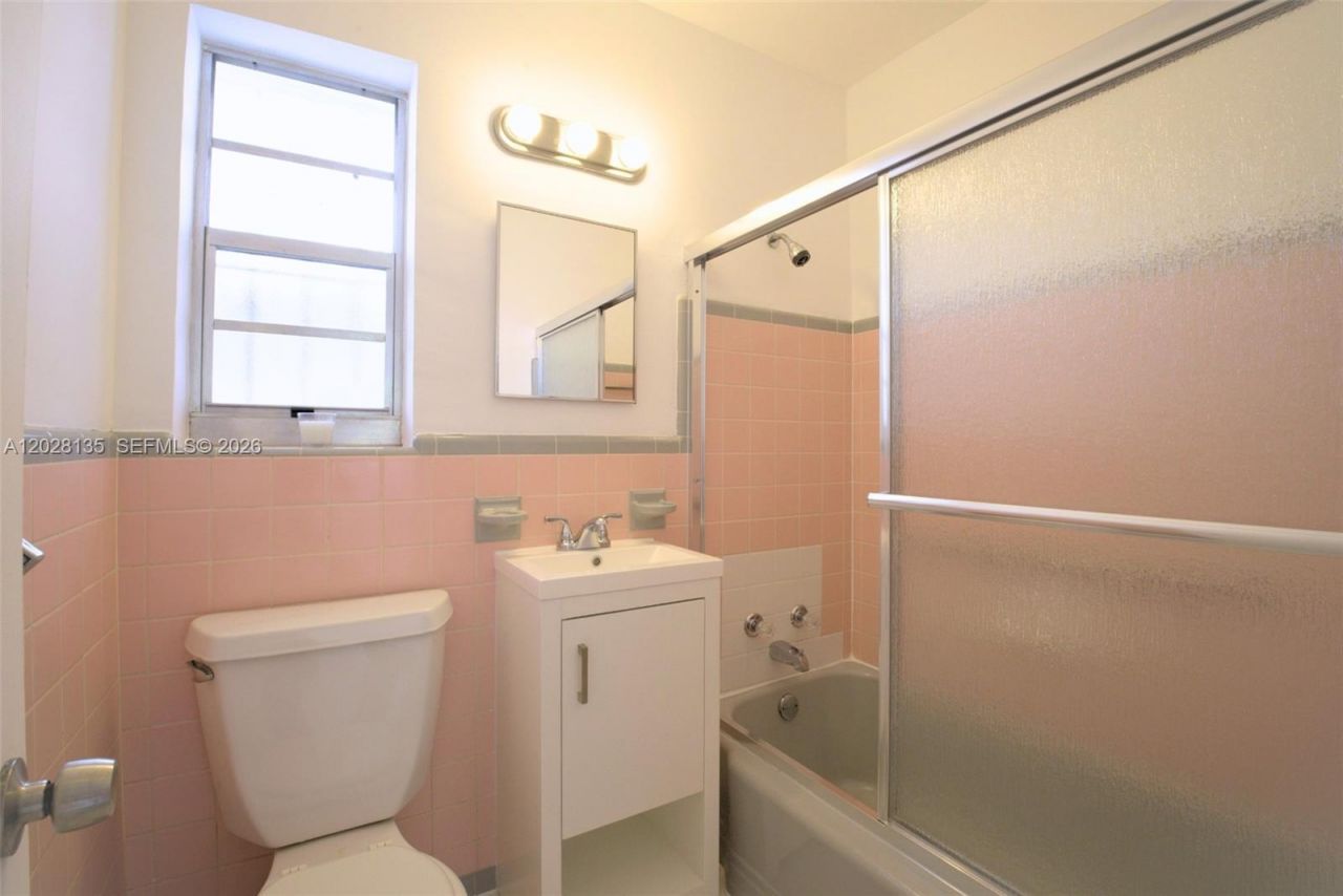 1570 NW 2nd St, Miami, FL 33125 Photo