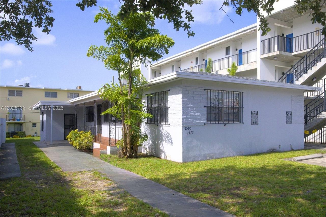 1570 NW 2nd St, Miami, FL 33125 Photo