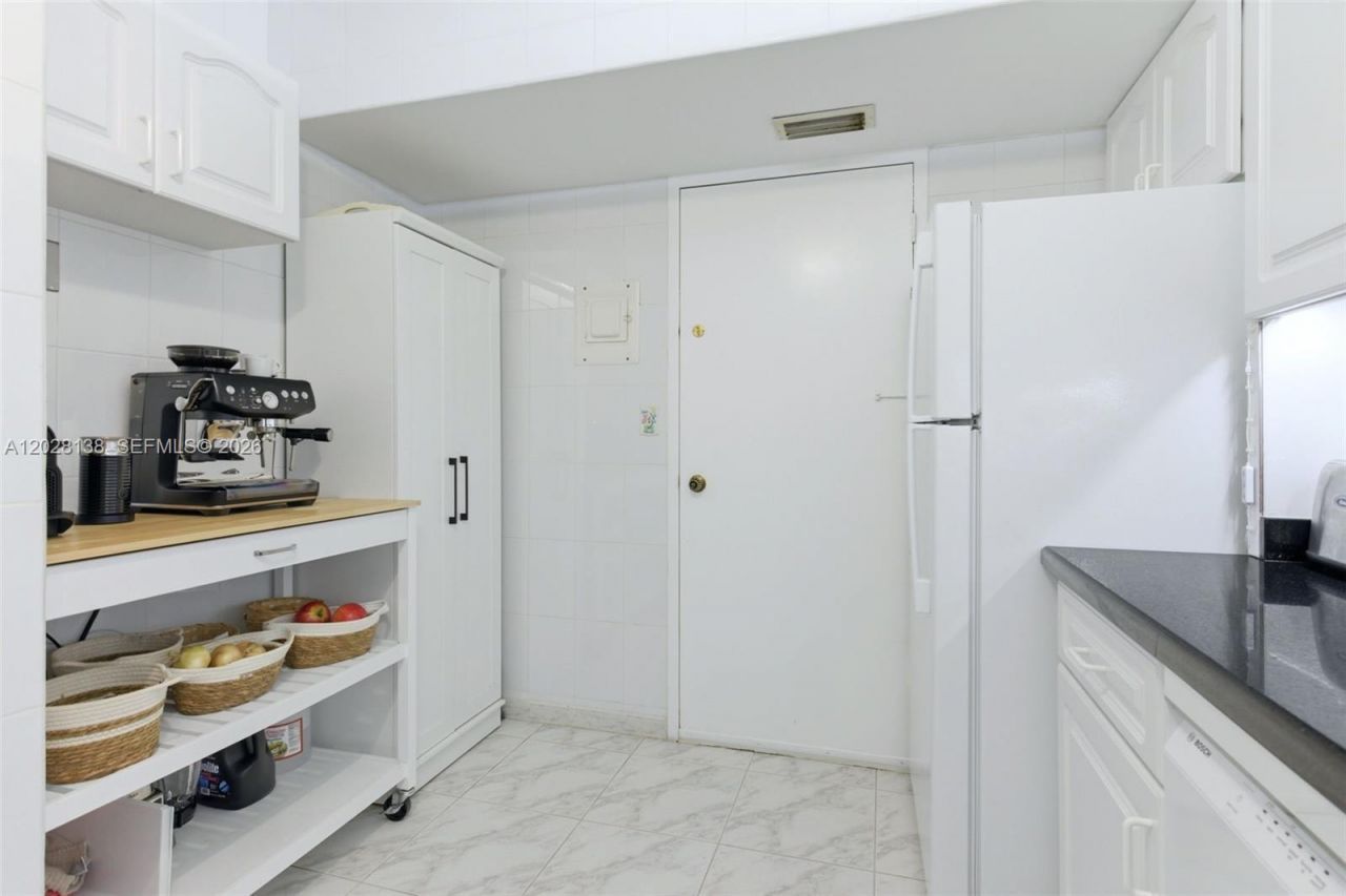 4330 Hillcrest Dr , Unit 916, Hollywood, FL 33021 Photo