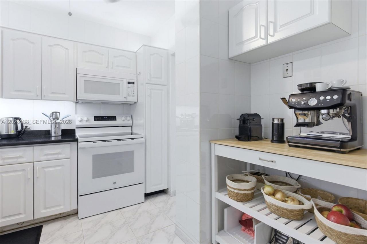 4330 Hillcrest Dr , Unit 916, Hollywood, FL 33021 Photo