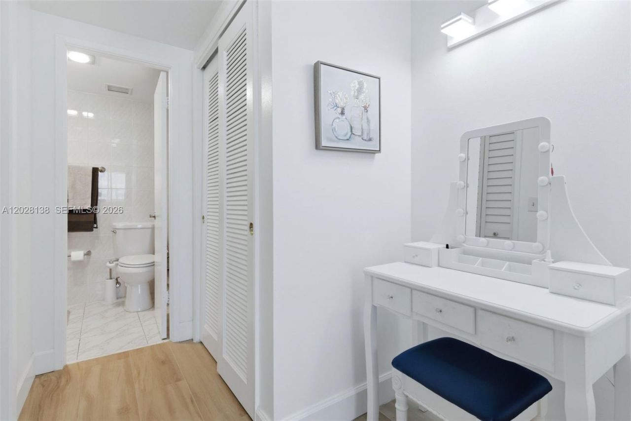 4330 Hillcrest Dr , Unit 916, Hollywood, FL 33021 Photo