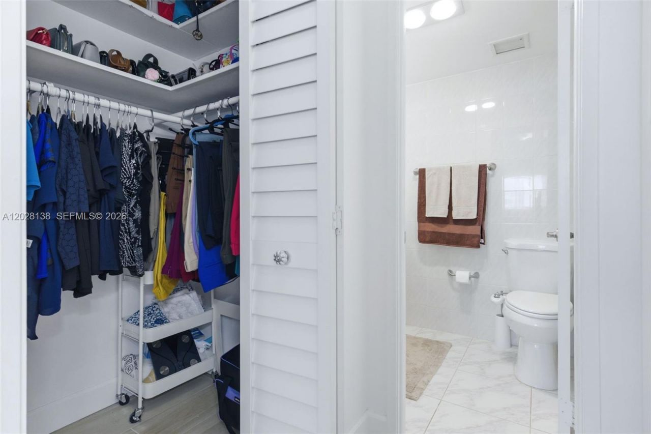 4330 Hillcrest Dr , Unit 916, Hollywood, FL 33021 Photo