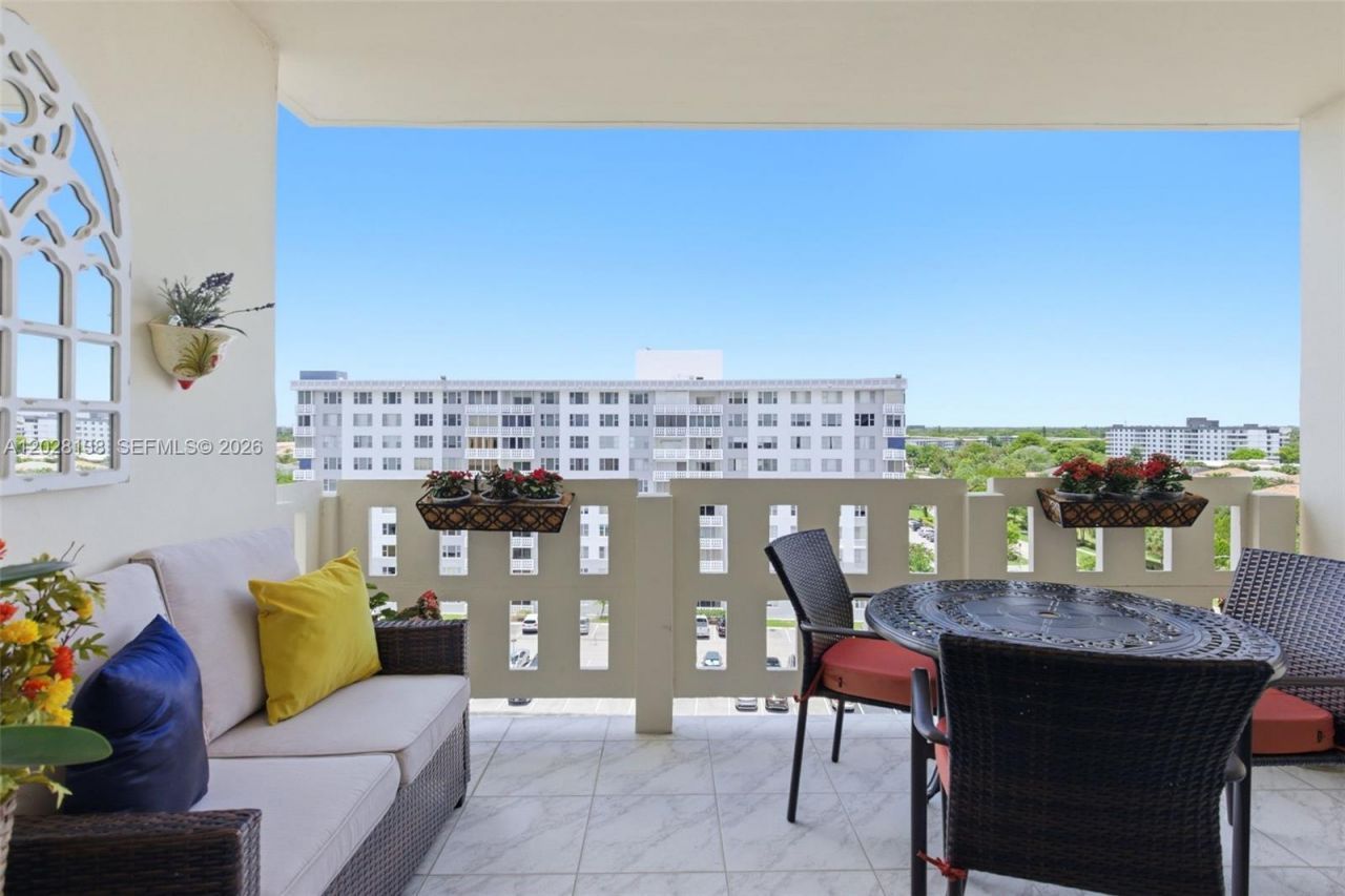 4330 Hillcrest Dr , Unit 916, Hollywood, FL 33021 Photo