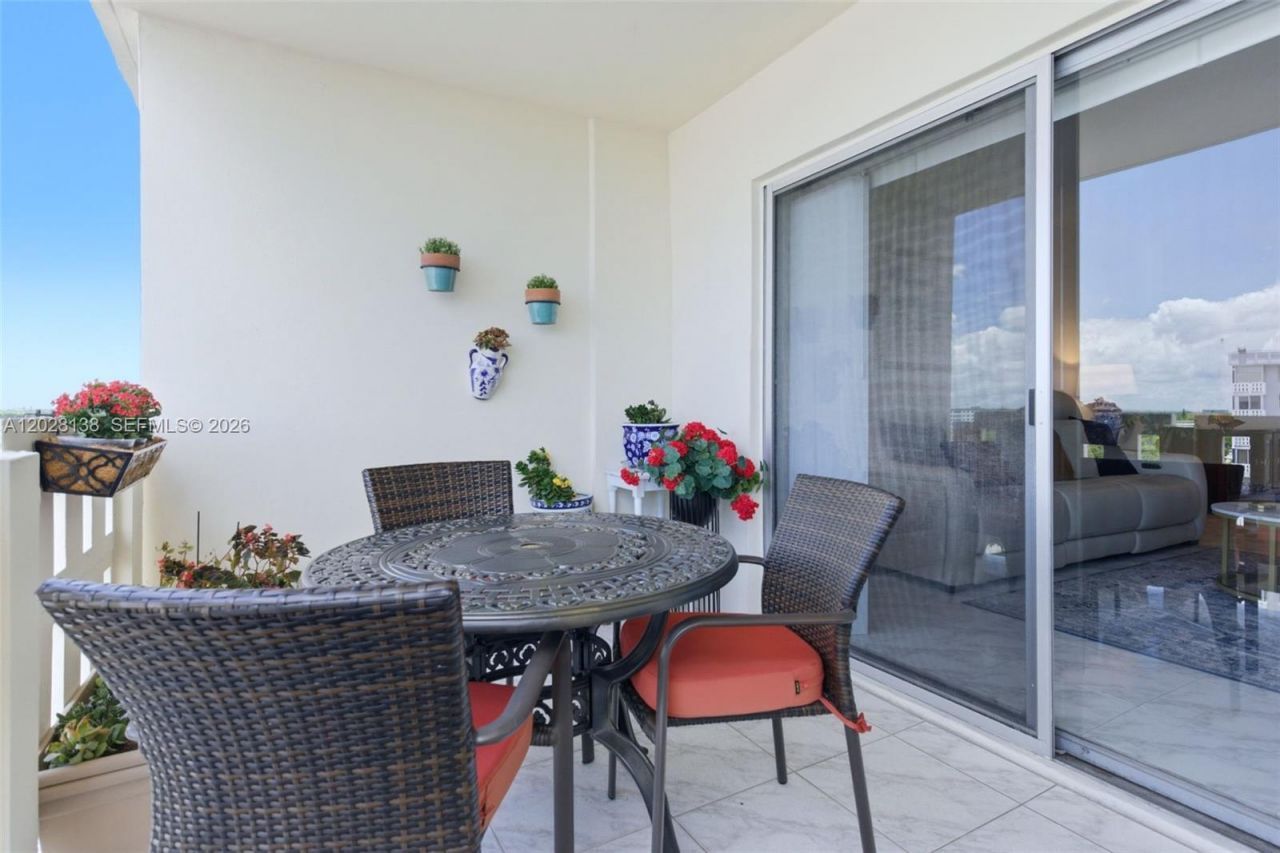 4330 Hillcrest Dr , Unit 916, Hollywood, FL 33021 Photo