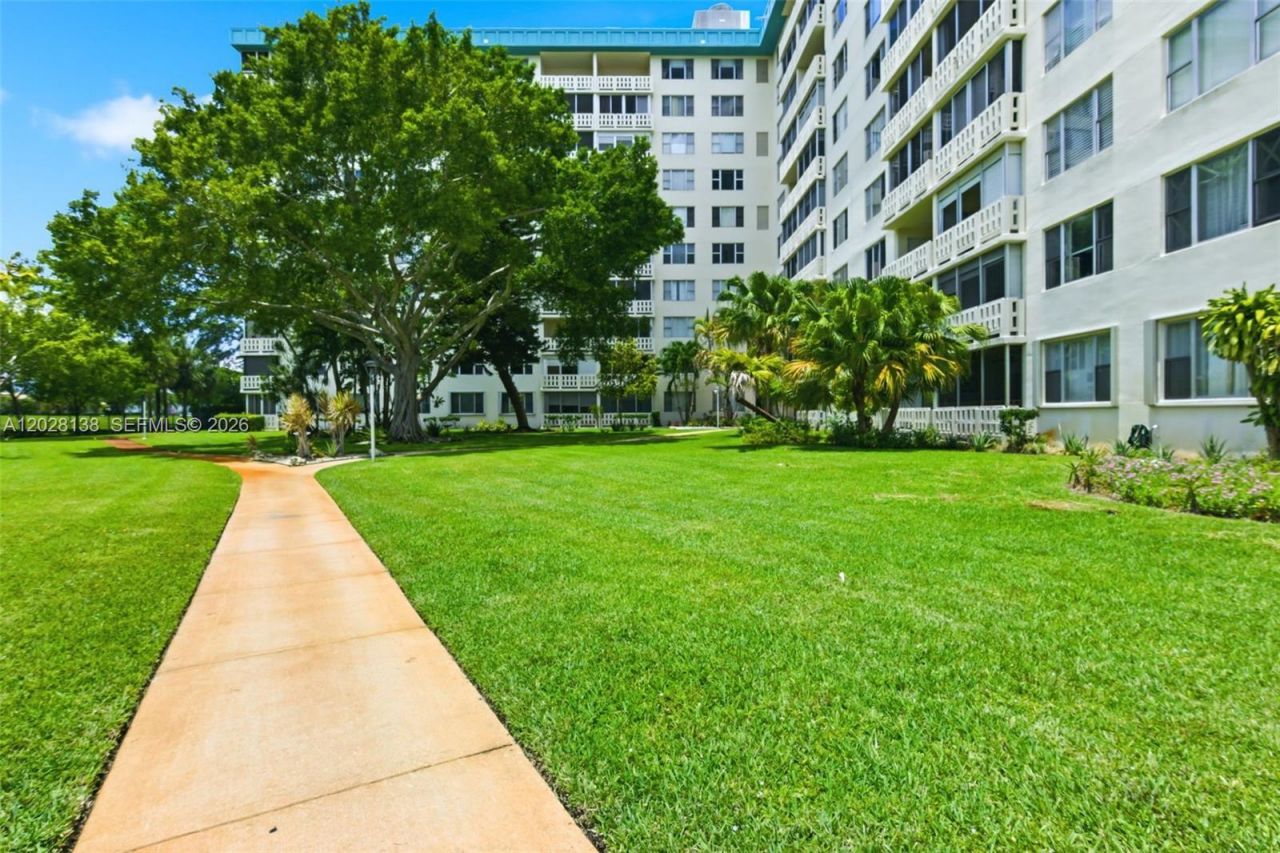 4330 Hillcrest Dr , Unit 916, Hollywood, FL 33021 Photo