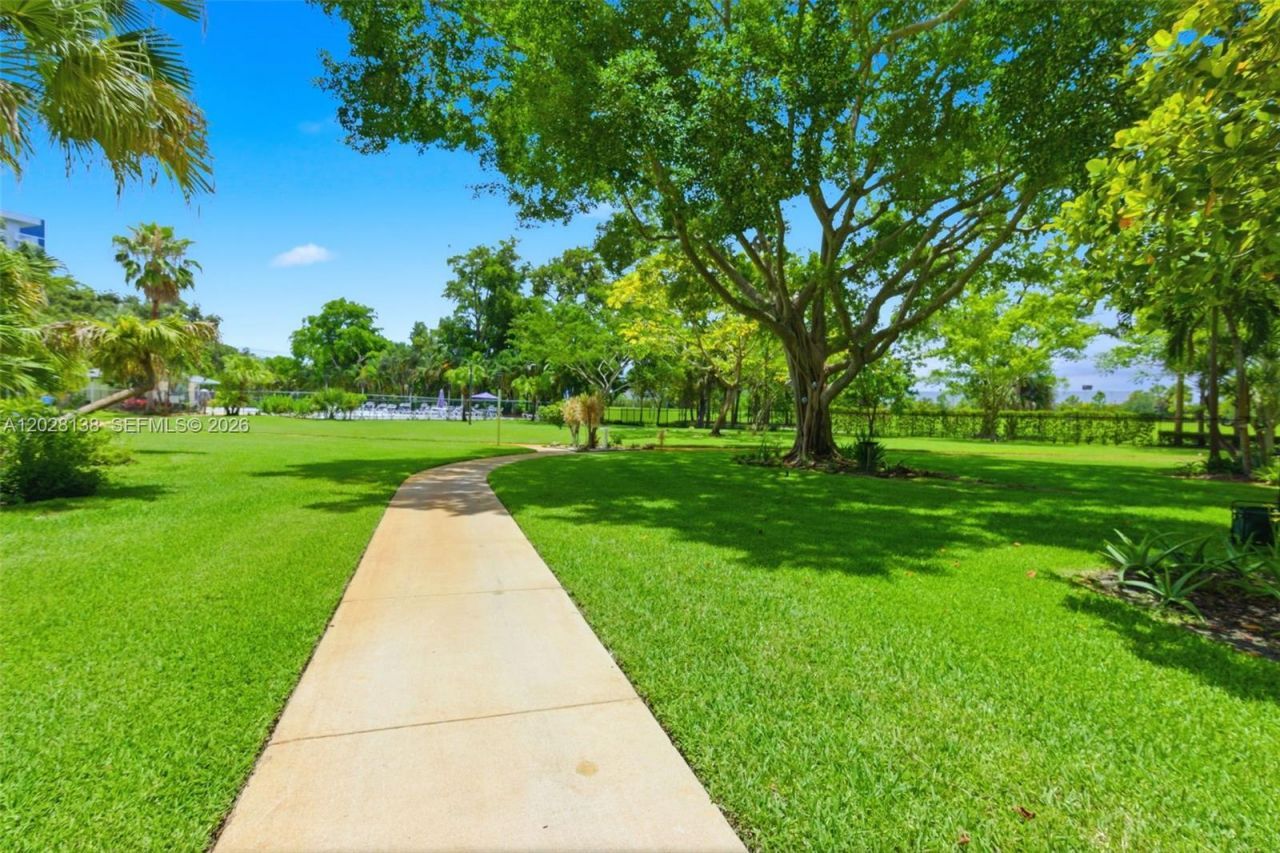 4330 Hillcrest Dr , Unit 916, Hollywood, FL 33021 Photo