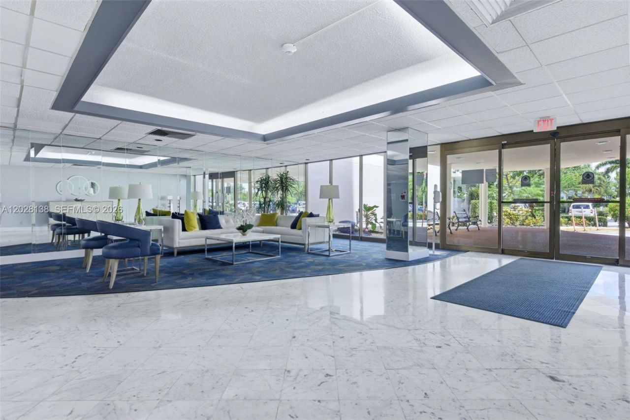 4330 Hillcrest Dr , Unit 916, Hollywood, FL 33021 Photo