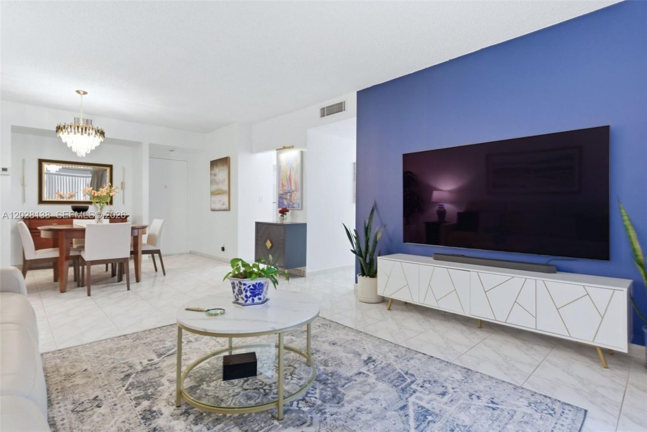4330 Hillcrest Dr , Unit 916, Hollywood, FL 33021 Photo