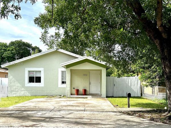 1926 NW 60th St , Miami, FL 33142