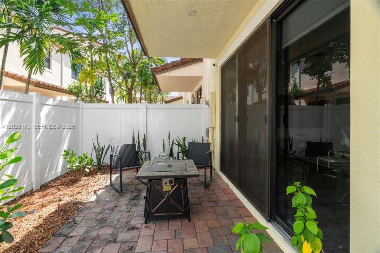 20975 NW 1st Ct , Pembroke Pines, FL 33029 Photo