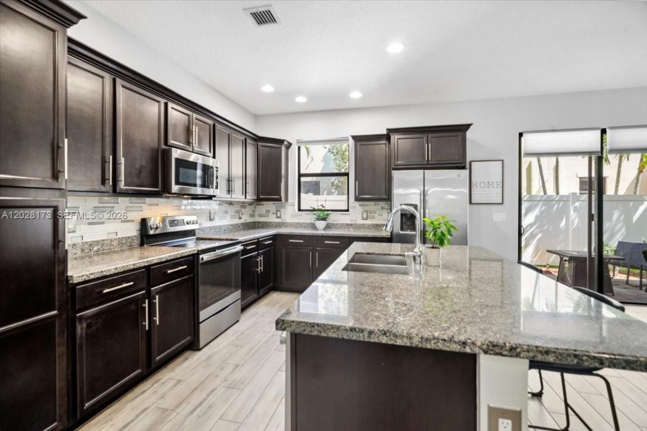 20975 NW 1st Ct , Pembroke Pines, FL 33029 Photo