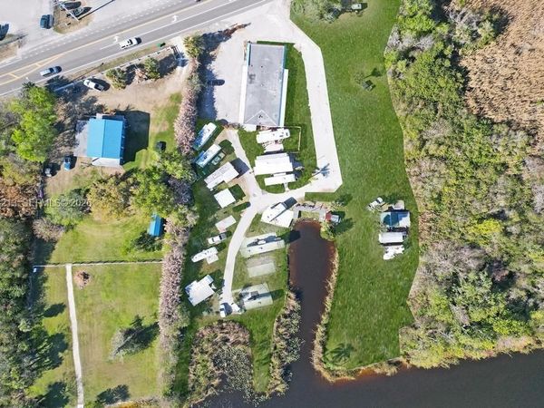 1422 US Highway 441 , Okeechobee, FL 34974