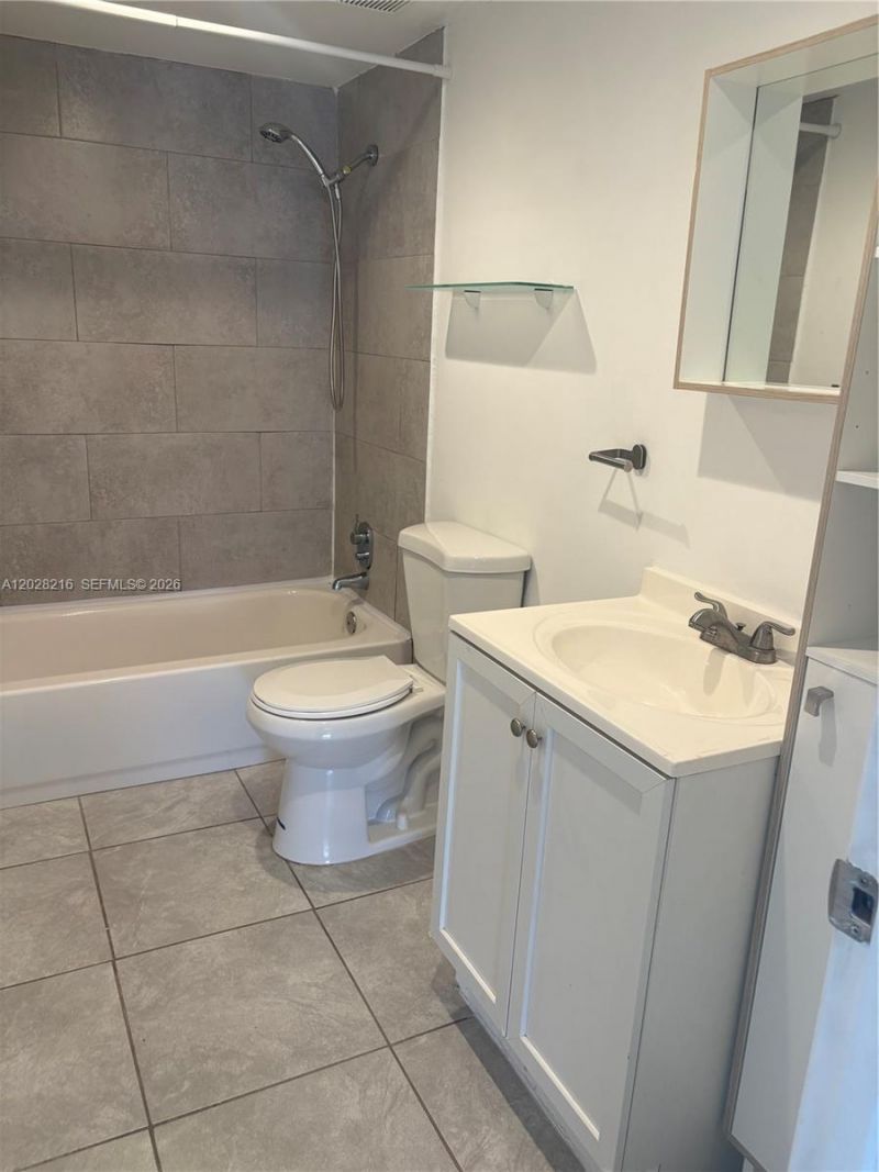 2000 NE 135th St , Unit 208, North Miami, FL 33181 Photo