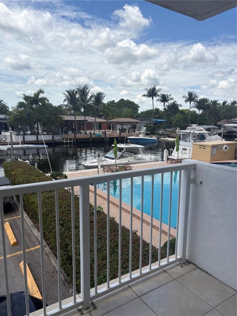 2000 NE 135th St , Unit 208, North Miami, FL 33181 Photo