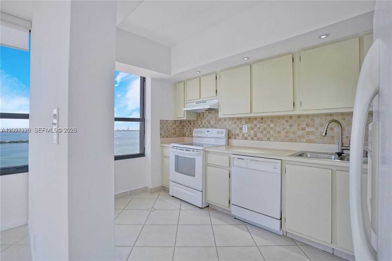 780 NE 69th St , Unit 2302, Miami, FL 33138 Photo