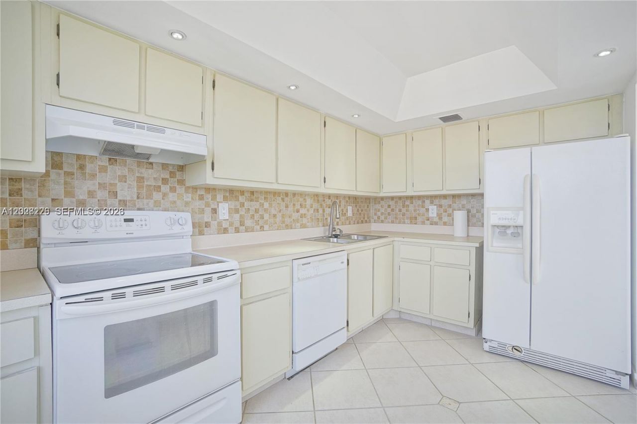 780 NE 69th St , Unit 2302, Miami, FL 33138 Photo