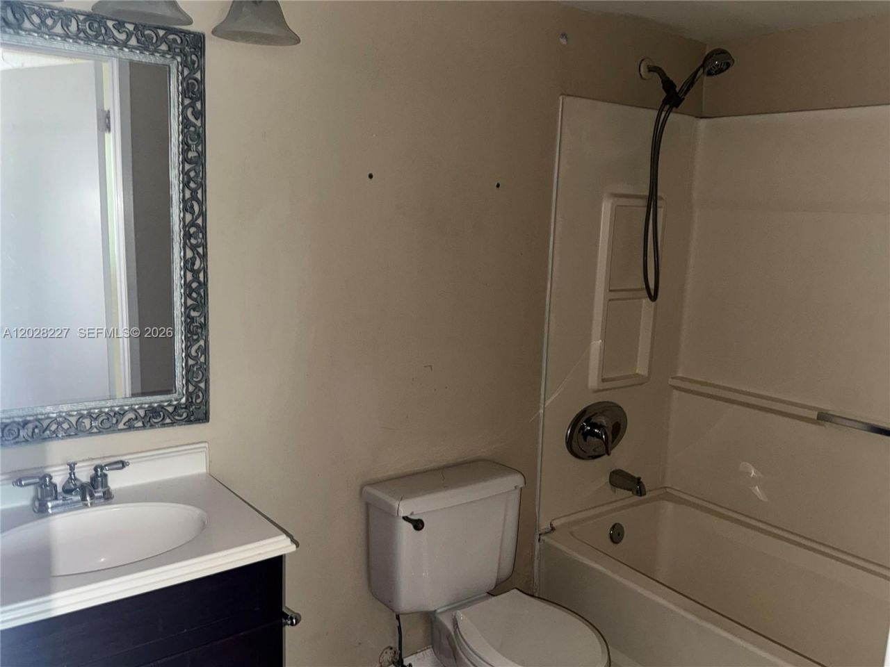 6195 NW 186th St , Unit 303, Hialeah, FL 33015 Photo