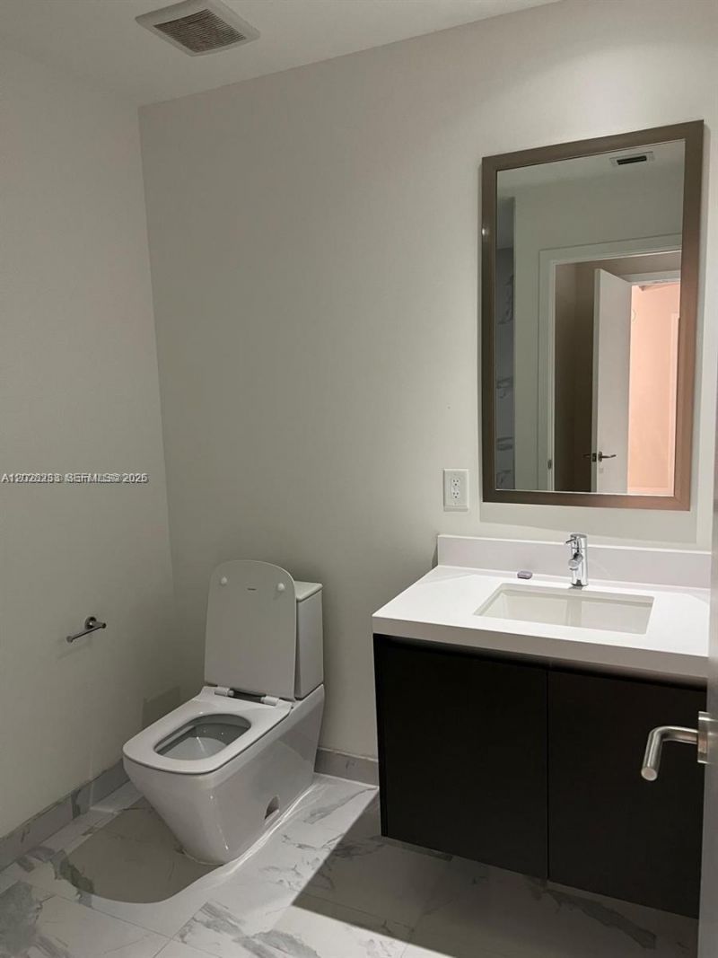 851 NE 1st Ave , Unit 4107, Miami, FL 33132 Photo