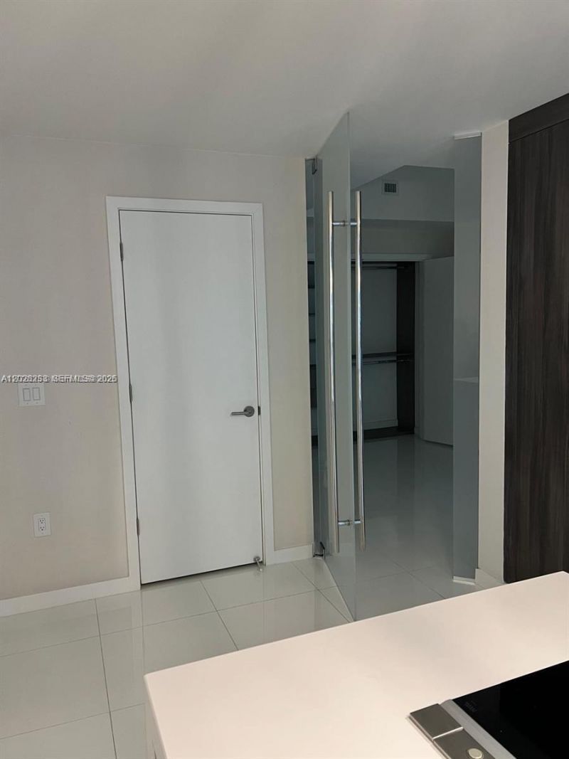 851 NE 1st Ave , Unit 4107, Miami, FL 33132 Photo