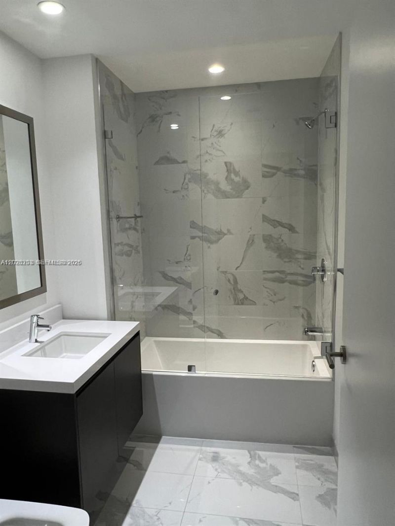 851 NE 1st Ave , Unit 4107, Miami, FL 33132 Photo