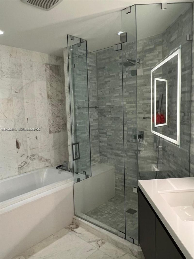 851 NE 1st Ave , Unit 4107, Miami, FL 33132 Photo