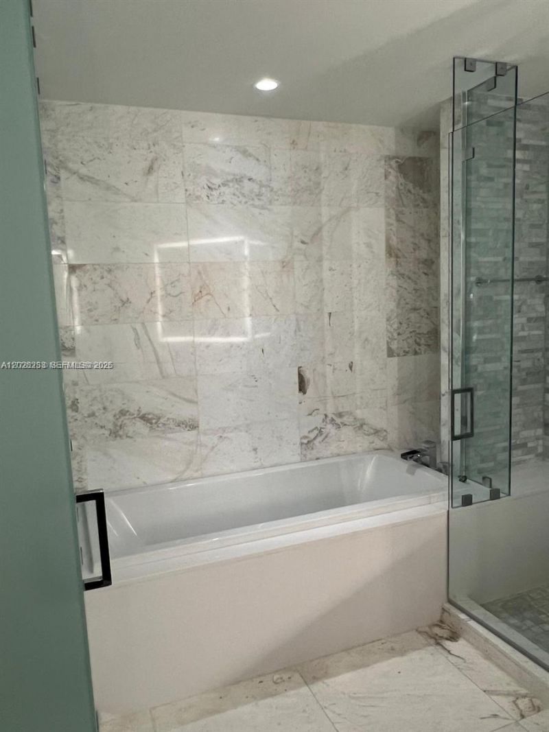851 NE 1st Ave , Unit 4107, Miami, FL 33132 Photo