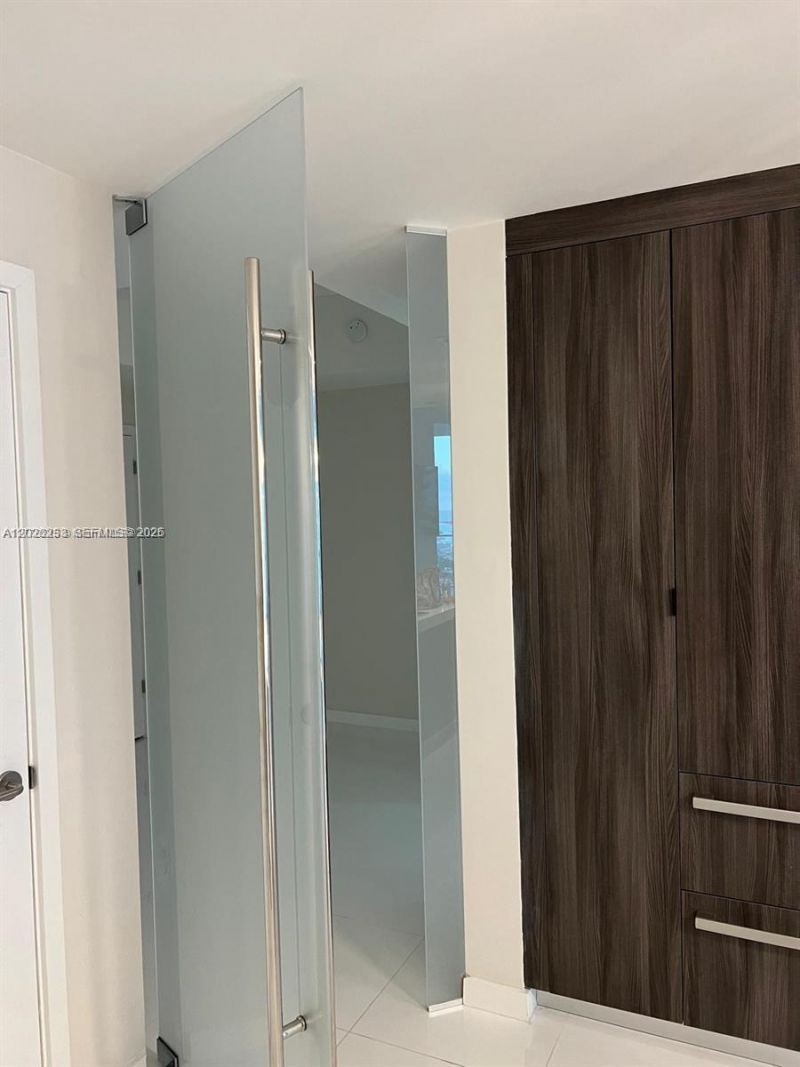 851 NE 1st Ave , Unit 4107, Miami, FL 33132 Photo