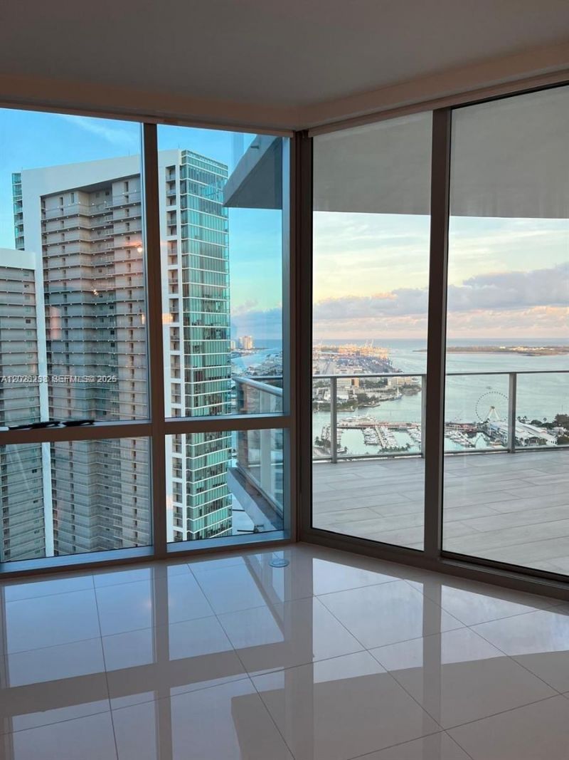 851 NE 1st Ave , Unit 4107, Miami, FL 33132 Photo