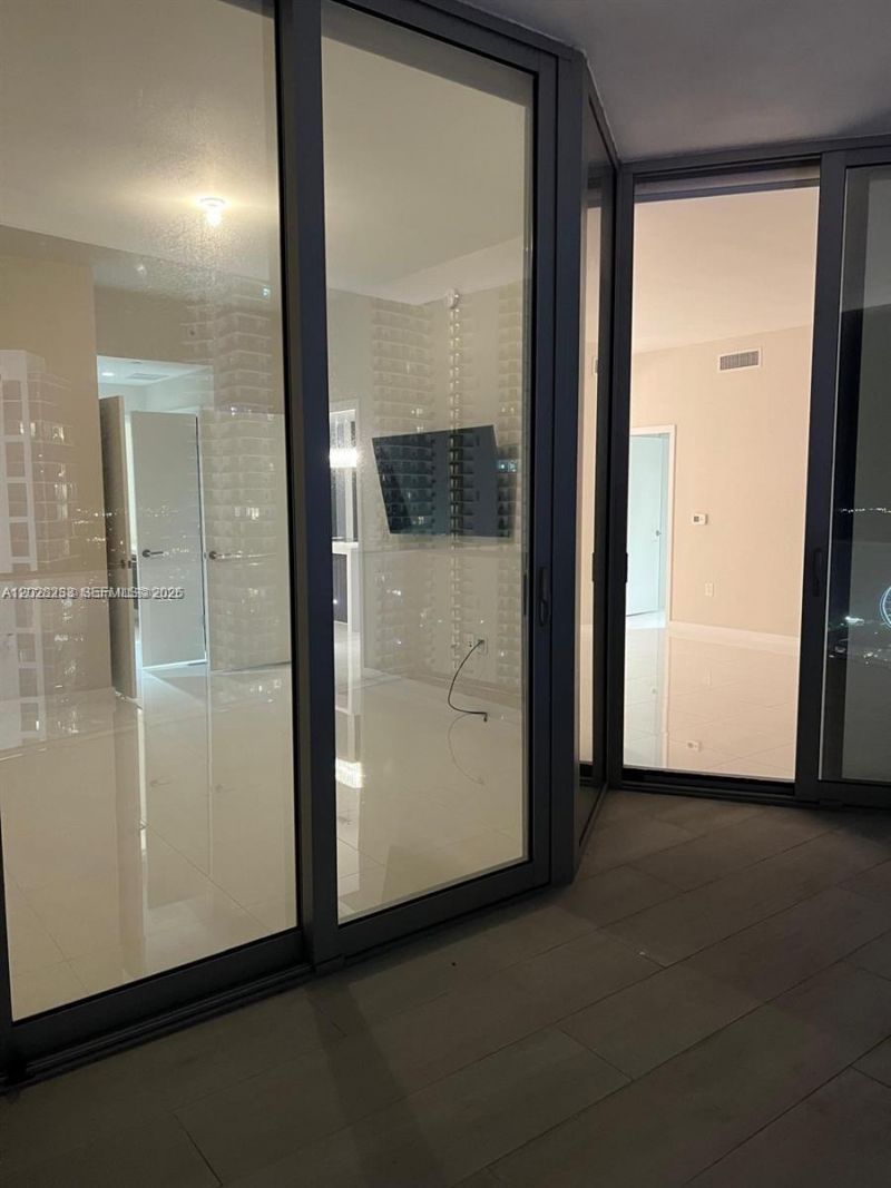 851 NE 1st Ave , Unit 4107, Miami, FL 33132 Photo