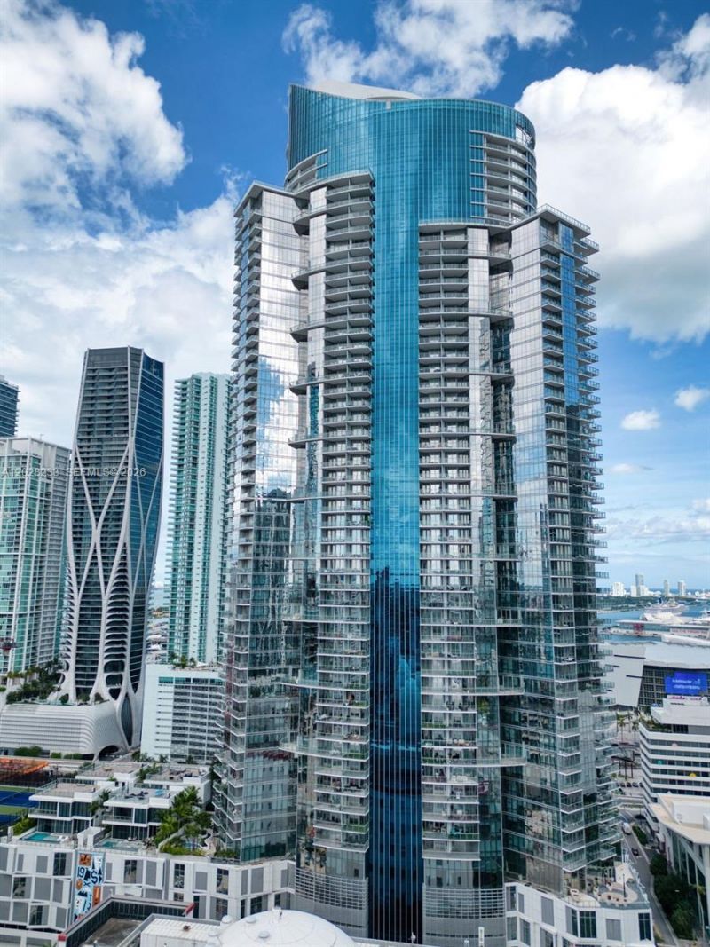 851 NE 1st Ave , Unit 4107, Miami, FL 33132 Photo