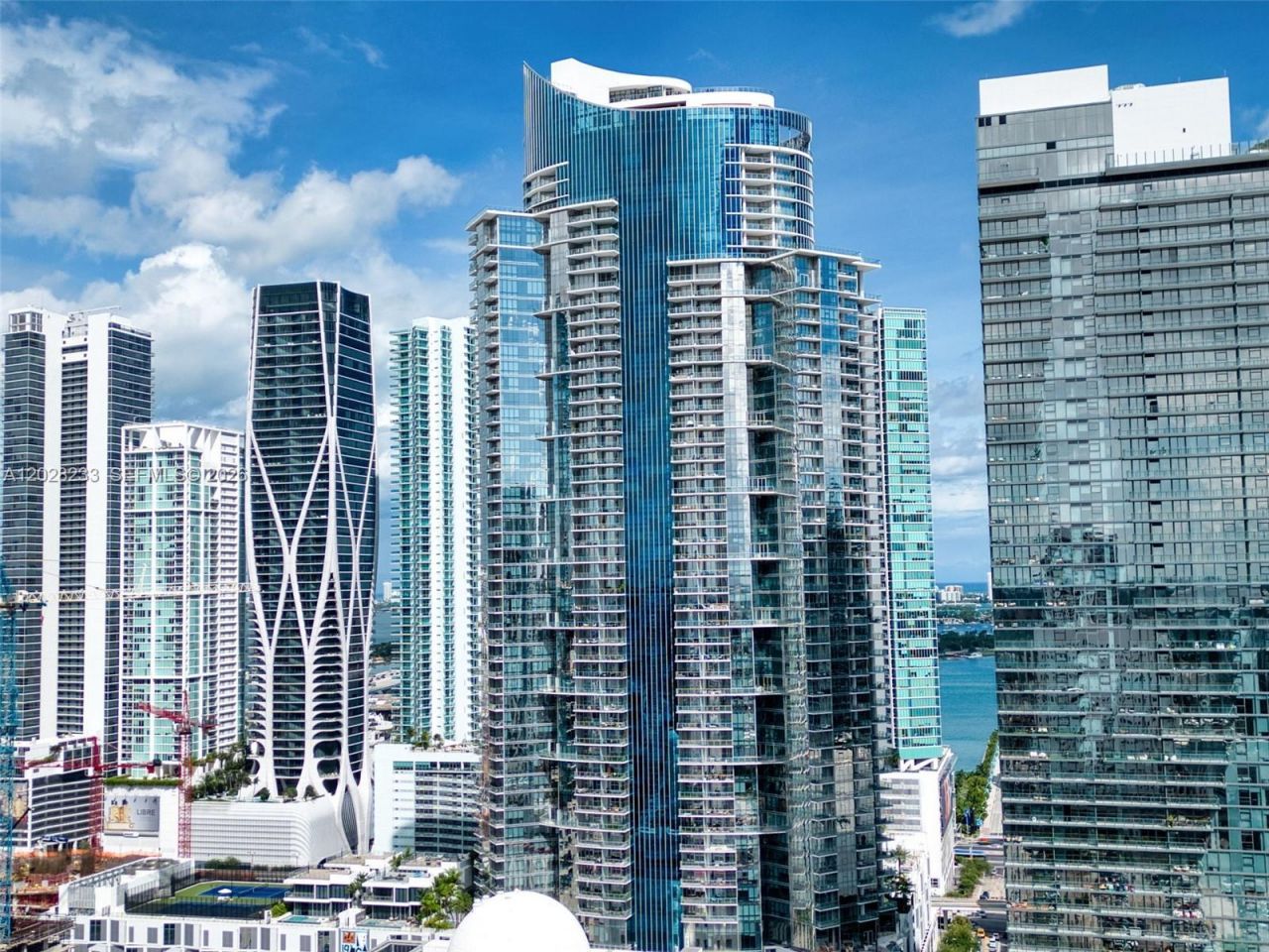 851 NE 1st Ave , Unit 4107, Miami, FL 33132 Photo