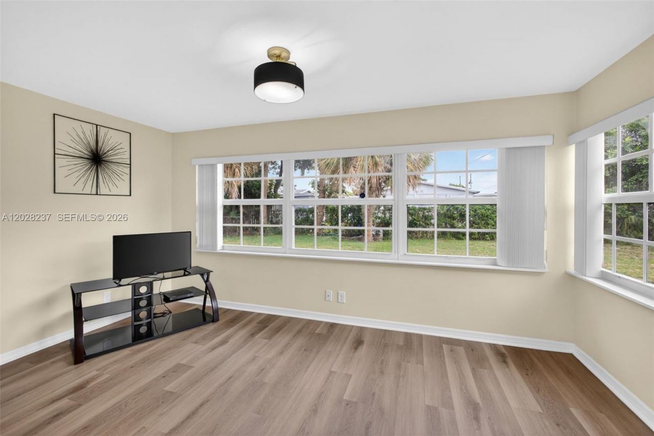1570 W 13th St, Riviera Beach, FL 33404 Photo