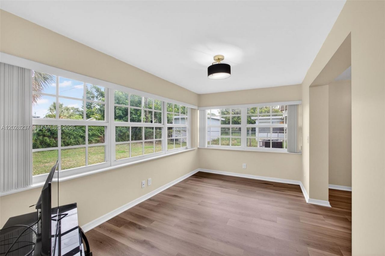 1570 W 13th St, Riviera Beach, FL 33404 Photo