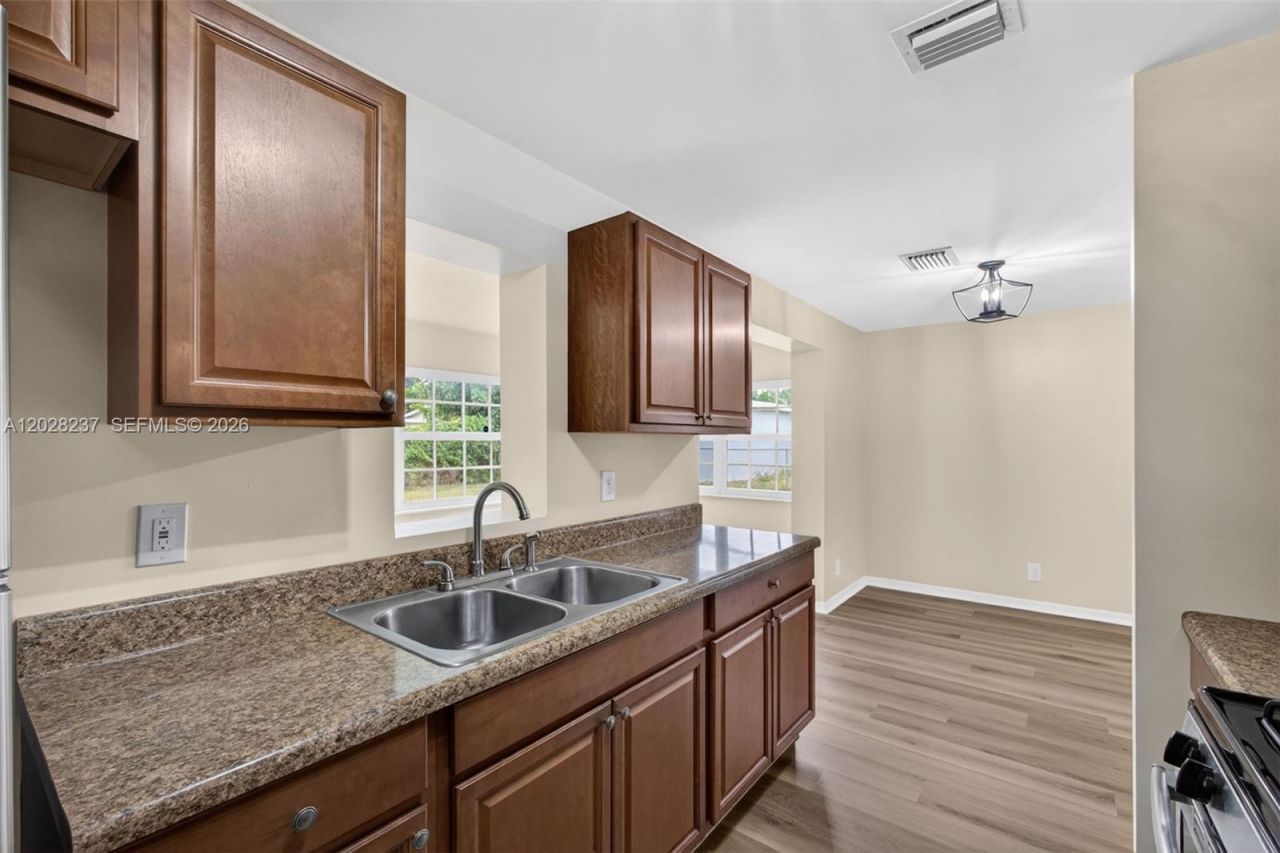 1570 W 13th St, Riviera Beach, FL 33404 Photo