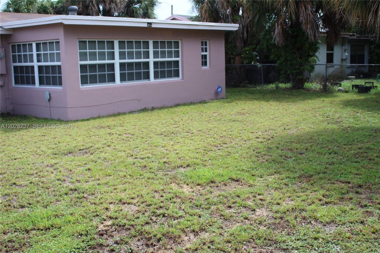 1570 W 13th St, Riviera Beach, FL 33404 Photo