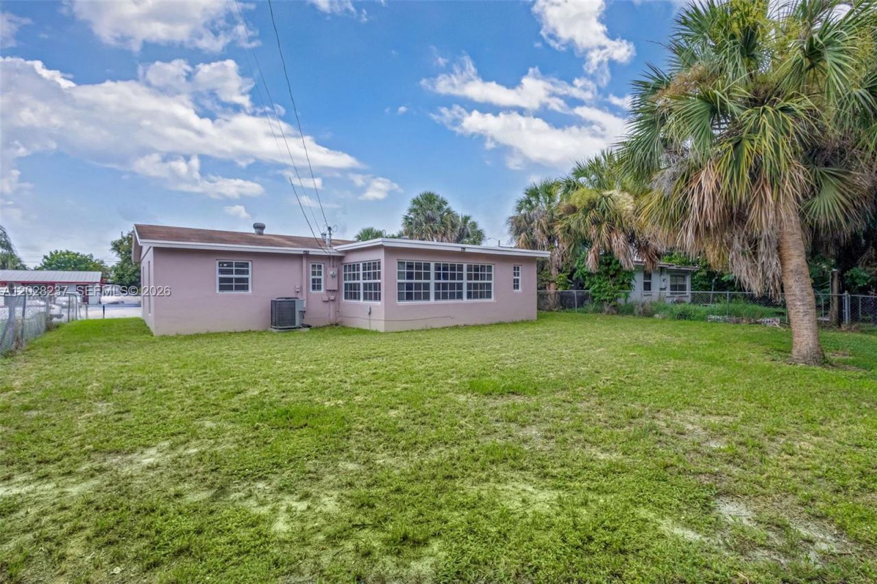 1570 W 13th St, Riviera Beach, FL 33404 Photo