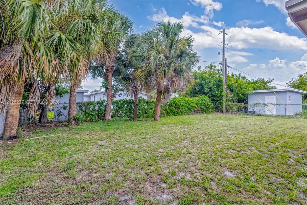 1570 W 13th St, Riviera Beach, FL 33404 Photo