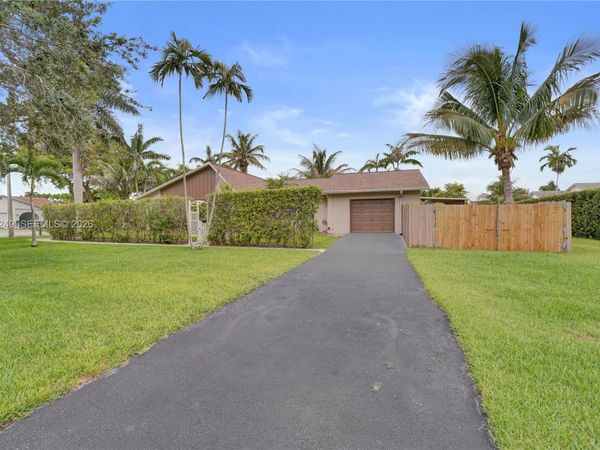 417 SE 4th St, Dania Beach, FL 33004