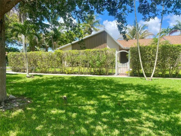 417 SE 4th St , Dania Beach, FL 33004