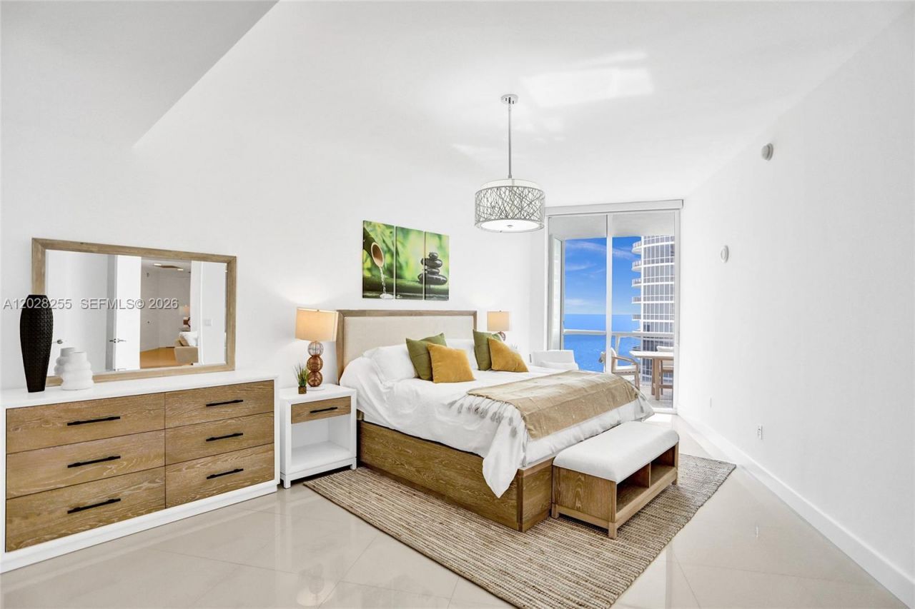 15901 Collins Ave , Unit 2807, Sunny Isles Beach, FL 33160 Photo