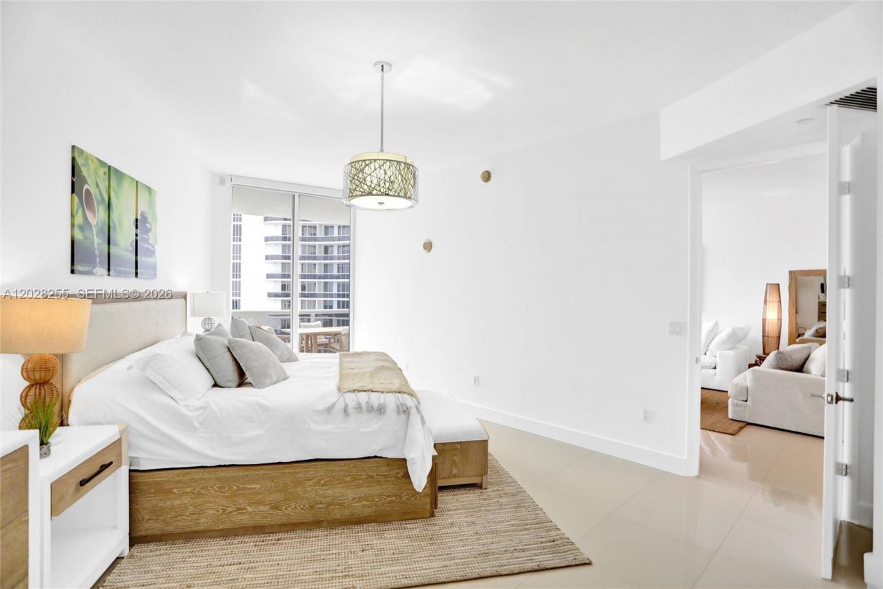 15901 Collins Ave , Unit 2807, Sunny Isles Beach, FL 33160 Photo