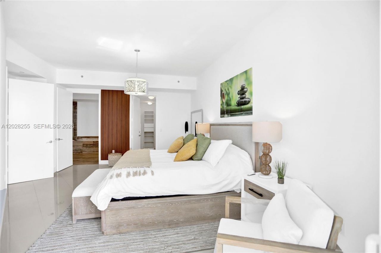 15901 Collins Ave , Unit 2807, Sunny Isles Beach, FL 33160 Photo