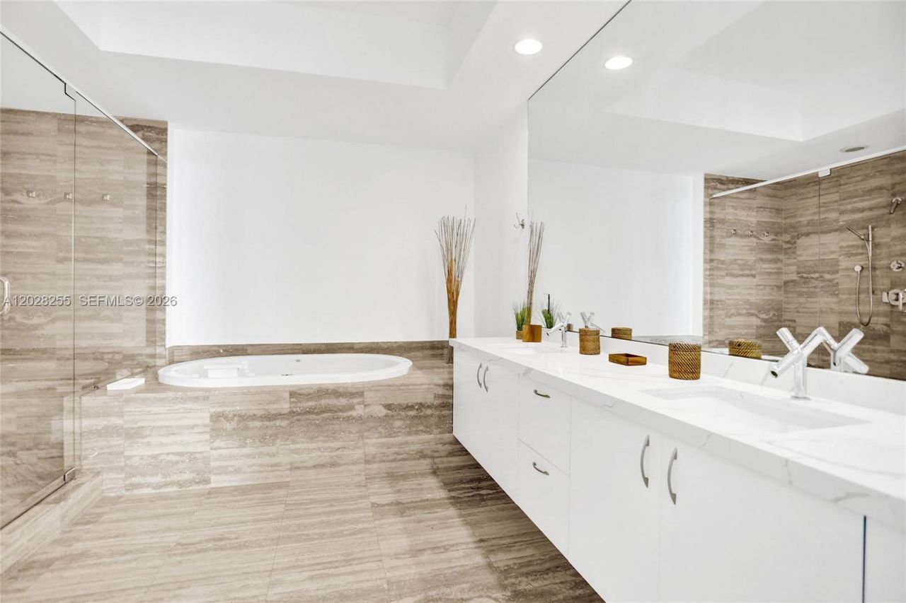 15901 Collins Ave , Unit 2807, Sunny Isles Beach, FL 33160 Photo