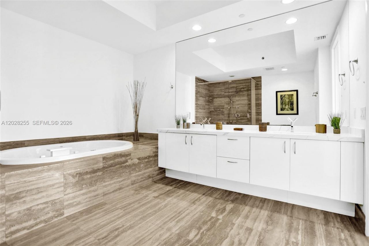 15901 Collins Ave , Unit 2807, Sunny Isles Beach, FL 33160 Photo