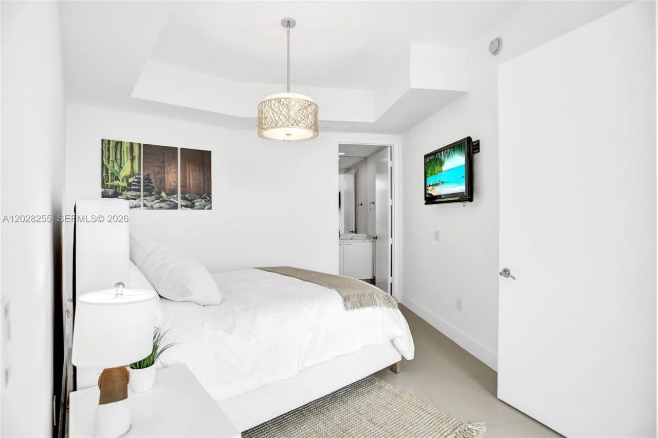 15901 Collins Ave , Unit 2807, Sunny Isles Beach, FL 33160 Photo