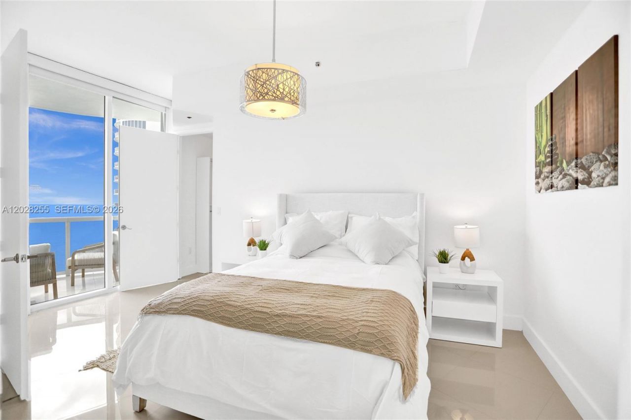 15901 Collins Ave , Unit 2807, Sunny Isles Beach, FL 33160 Photo